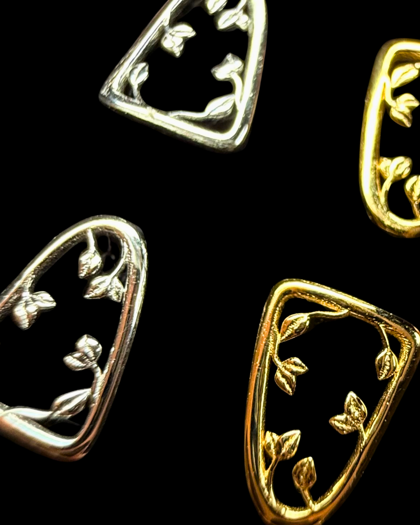 The Viney Window 18k Gold Tooth Charm