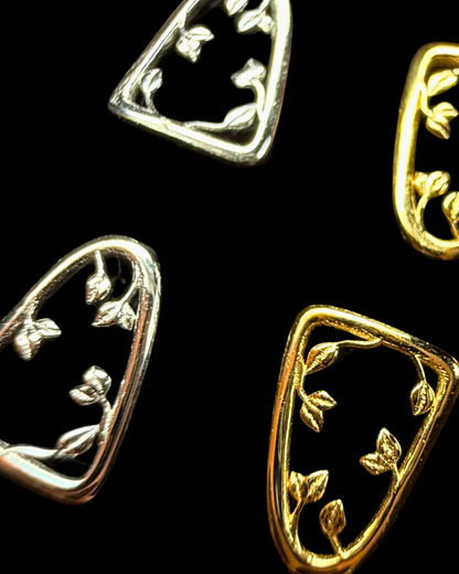 The Viney Window 18k Gold Tooth Charm